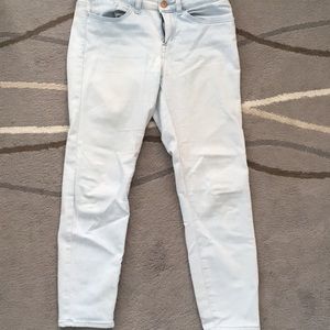 Forever 21 blue wash cropped jeans